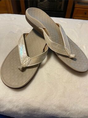 Vionic Beige Sequin Thong Sandals